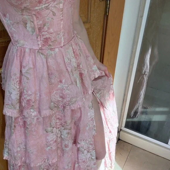 Elegant Pink Floral Tiered Dress V. Chapman - Picture 9 of 10